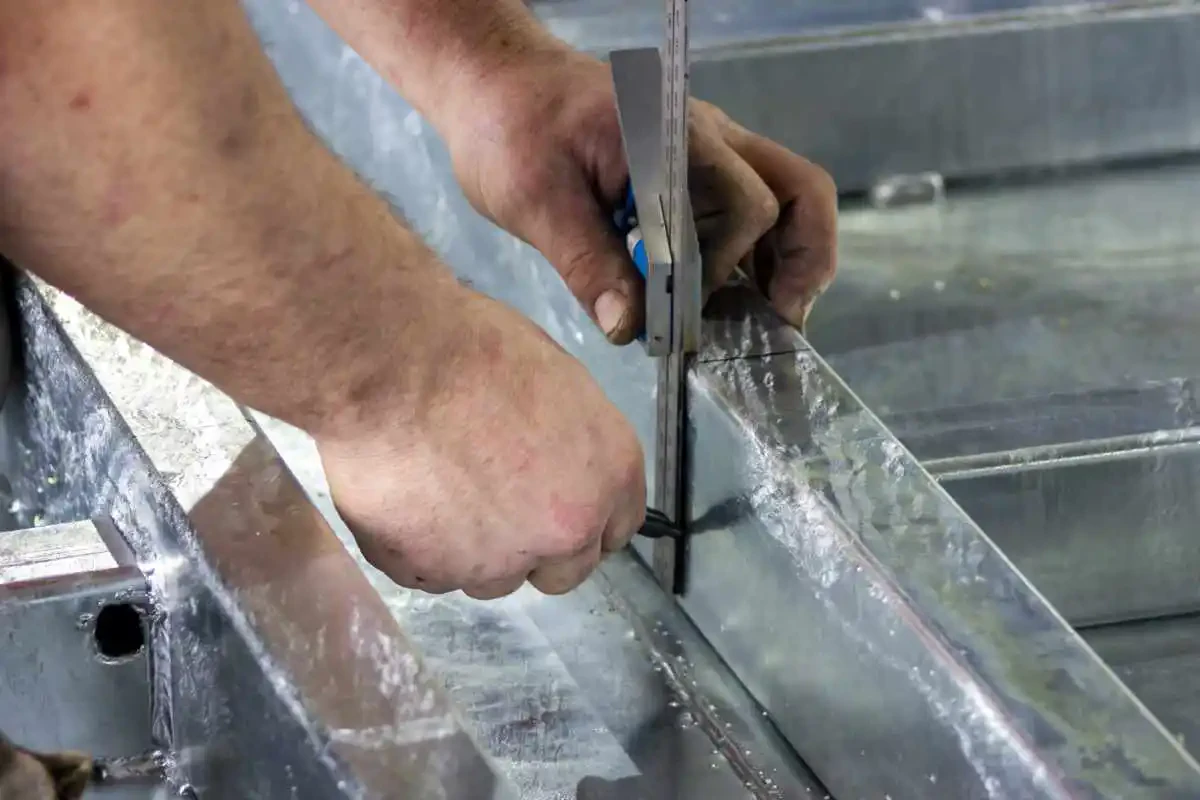 Trailer manufacturing: Assembling